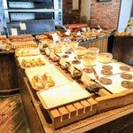 ポンレヴェック - 店内