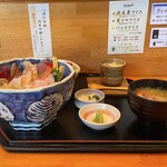 魚家 - 海鮮丼