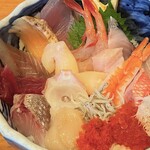 魚家 - 海鮮丼