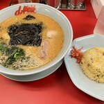 ラーメン山岡家 - 特製味噌ラーメン(中盛)、炒飯