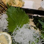 さかな酒場 魚星 - ツマも大葉も新鮮
