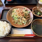 琉華 - チャンプルーランチは の汁物はスープか麺が選べます。こちらスープ