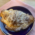 ポム・ダムール - コレコレ、めちゃくちゃお気に入り
      また、行ったら買います♡
      中には美味しいクリームが入ってます♪
      スライスアーモンドと相性が良く美味しかったぁ♡