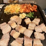 屋台酒場バッテン - 小さ目にカットするのがオススメ！