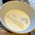 REALTA - どでかいニョッキが入ったクリームスープ