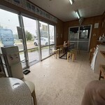 みなと食堂 - 入り口を臨む