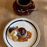 カフェ・ハクタ - 【期間限定】 『栗のプディング フルーツ添え¥650』 『omon blend¥650』