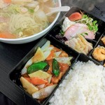 中華料理悟空 - Ａ定食／酢豚･棒々鶏･エビ天･サラダ、ご飯大盛＆五目そば
