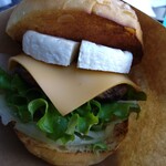 ダイコクバーガー - チーズ正面