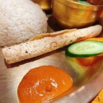 ネパールステーション - このタレ？も旨かった、ちょい酸っぱい感じ