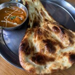 マウントフジ - パリパリのナンとチキンカレー②