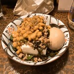 タイニーカフェ - 納豆丼のあたまのせ冷奴　煮卵付き