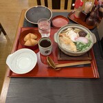 杵屋 - 注文：　鍋焼きうどん定食---税込1,660円　➡　定食は、かやくご飯orいなり寿司　いなり寿司にしました！　鍋焼きうどん寒い季節にはええなぁ(⌒▽⌒)