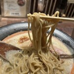 小麦の麺神 - 麺とスープの絡み具合
