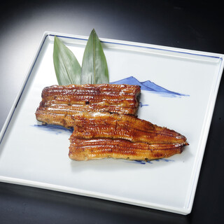 産地は時期で厳選・味付けには創業から継ぎ足しのタレを使用