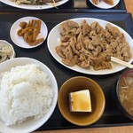 箱ざき食堂～米ともつ煮 ホルモン定食～ - 