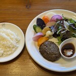 曽爾高原ファームガーデン - ほうれん草ハンバーグセット１６００えん