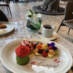 ジャヌ メルカート - オーダーしておいた併設の『PATISSERIS JANU』のバースデープレート 可愛いかった