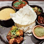 SEABIRD COLONY 銀座本店 - 同行者のみーとミールス。1400円とか安すぎっしょ！