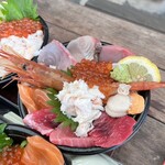 堺出島漁港 とれとれ市 - 海鮮丼２０００円