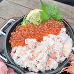 堺出島漁港 とれとれ市 - 蟹いくら丼２０００円