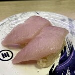 回転寿司みさき - 料理写真:寒ブリ天身 340円