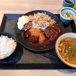 定食屋 よつ葉 万代店 - 洋食B定食(全体)(豚汁変更)