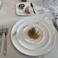 レストラン ミッテ - 鰤 大根と甘酒 発酵人参ソース - 鰤の刺身と茹でた大根、甘酒ソースと発酵人参のソースに絡めていただきました。発酵人参は柑橘っぽい爽やかな酸味がありました。