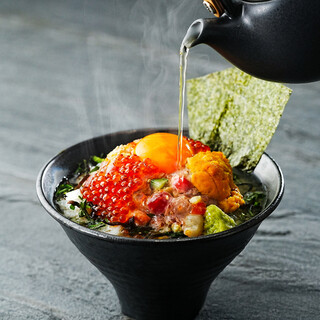 味変して2度美味しい！贅沢な海鮮丼をお楽しみください