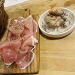 目黒FLAT - 生ハム　638円　+ 牡蠣のオイル煮　528円