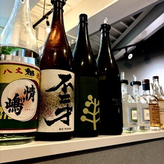 厳選日本酒や産直素材を使ったサワーなど、多彩なお酒をご用意