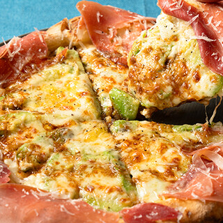 500℃で焼き上げる窯焼きピッツァの魅力と上質チーズ