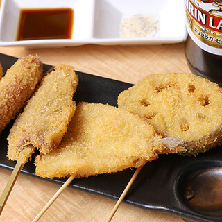 変わらぬ味の衣が魅力◎一本から気軽に楽しめる、多彩な串カツ