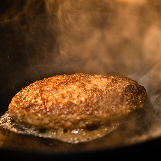 黒毛和牛×イベリコ豚の肉汁あふれるハンバーグ！
