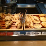 麺乃庄 つるまる饂飩 南住吉店 - メニュー②(陳列棚)