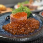 ロピア - メイン②サーモンコンフィたっぷりイクラ添え