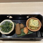 北澤倶楽部 - お通し3品ほうれん草胡麻和え、海老芋とエビの煮物、青のりとしらす入りの玉子焼き