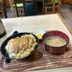 岡田屋 - かつ丼としじみ汁