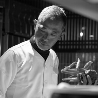 蟹料理の真髄を知り尽くした実力派料理人。想いを形にした逸品を