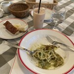 TRATTORIA AL POMPIERE - イタリアのパン、フォカッチャも食べ放題でアイスミルクティーも美味しいです♪