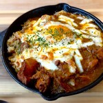 BASE 101% - 料理長自慢の月見焼きカレー（スープバー、サラダ付き）～「秋」の限定メニュー