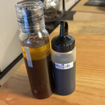 とんかつ 新 - 野菜のドレッシングは2種類