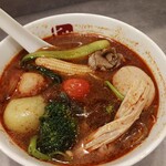 七宝麻辣湯 - 1辛、太麺の麻辣湯。野菜もタップリとれてヘルシーです。