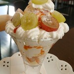 カフェ ド シュシュ - シャインマスカットパフェ