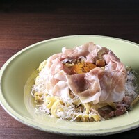 ポルチーニ茸、生ハム、トリュフ卵黄のクリームソース