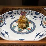 眞善美 - 伊勢海老の冷菜、豆板醤と醤油のソース、
            海月、北海道厚岸産 雲丹、葱、ピーナッツ油