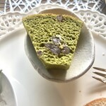 cafe CALME - 抹茶大納言のシフォンケーキ