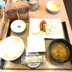やよい軒 - エッグ＆ウインナー朝食、納豆