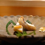 鮨 三心 - 太刀魚の冷燻、山わさび添え