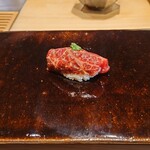 鮨 三心 - ニタリクジラ(軽く漬け)